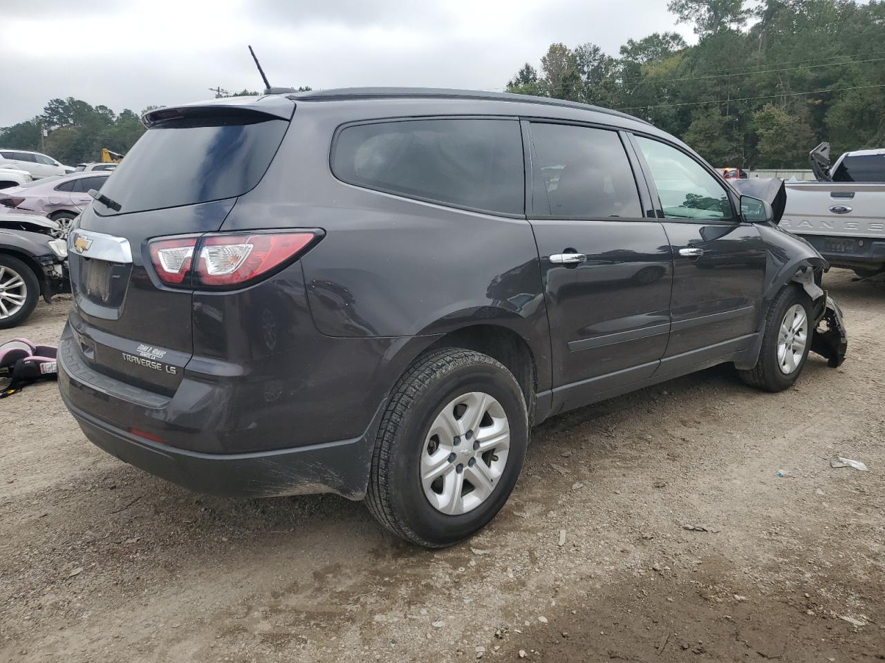 2016 Chevrolet Traverse Ls - Image 3