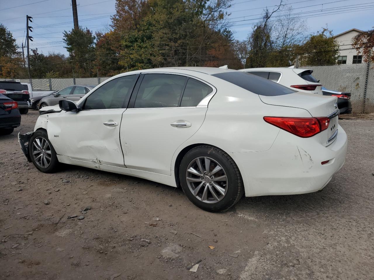 2017 Infiniti Q50 Premium - Image 2