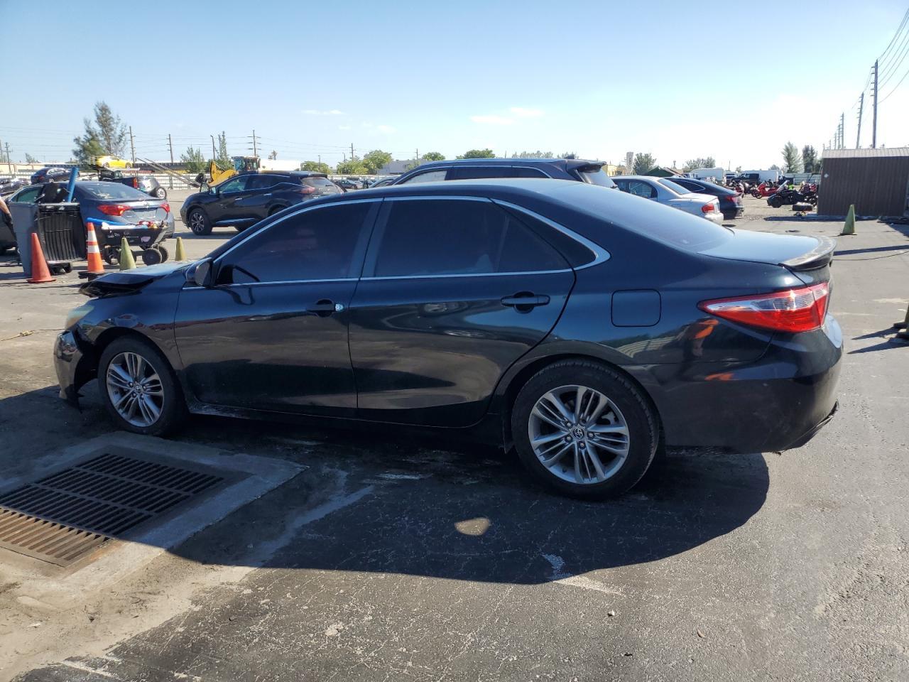2015 Toyota Camry Le - Фото 2