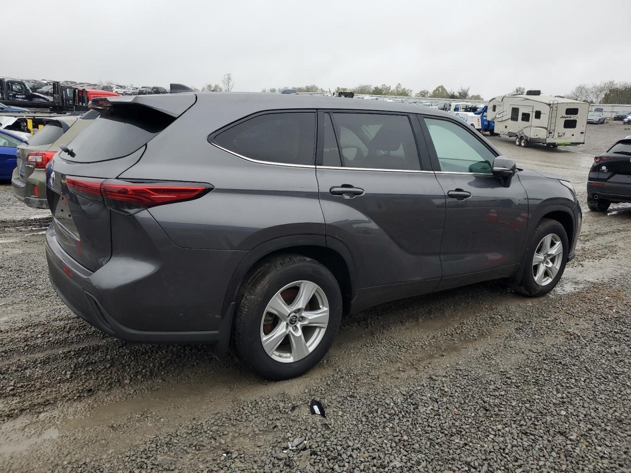 2023 Toyota Highlander L - Image 3