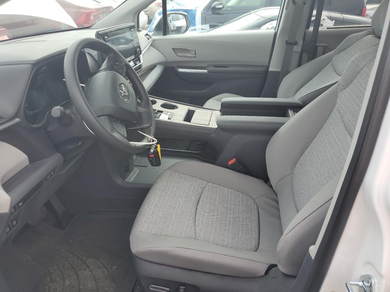 2024 Toyota Sienna Le - Фото 7