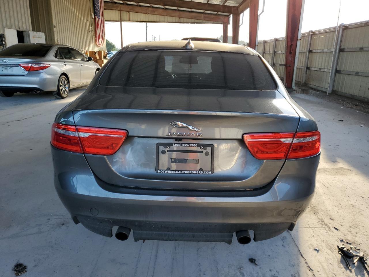 2017 Jaguar Xe Prestige - Фото 6