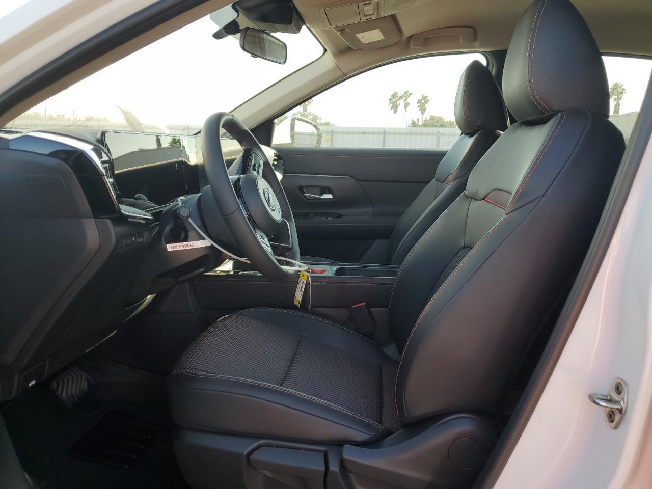 2025 Nissan Kicks Sr - Image 7