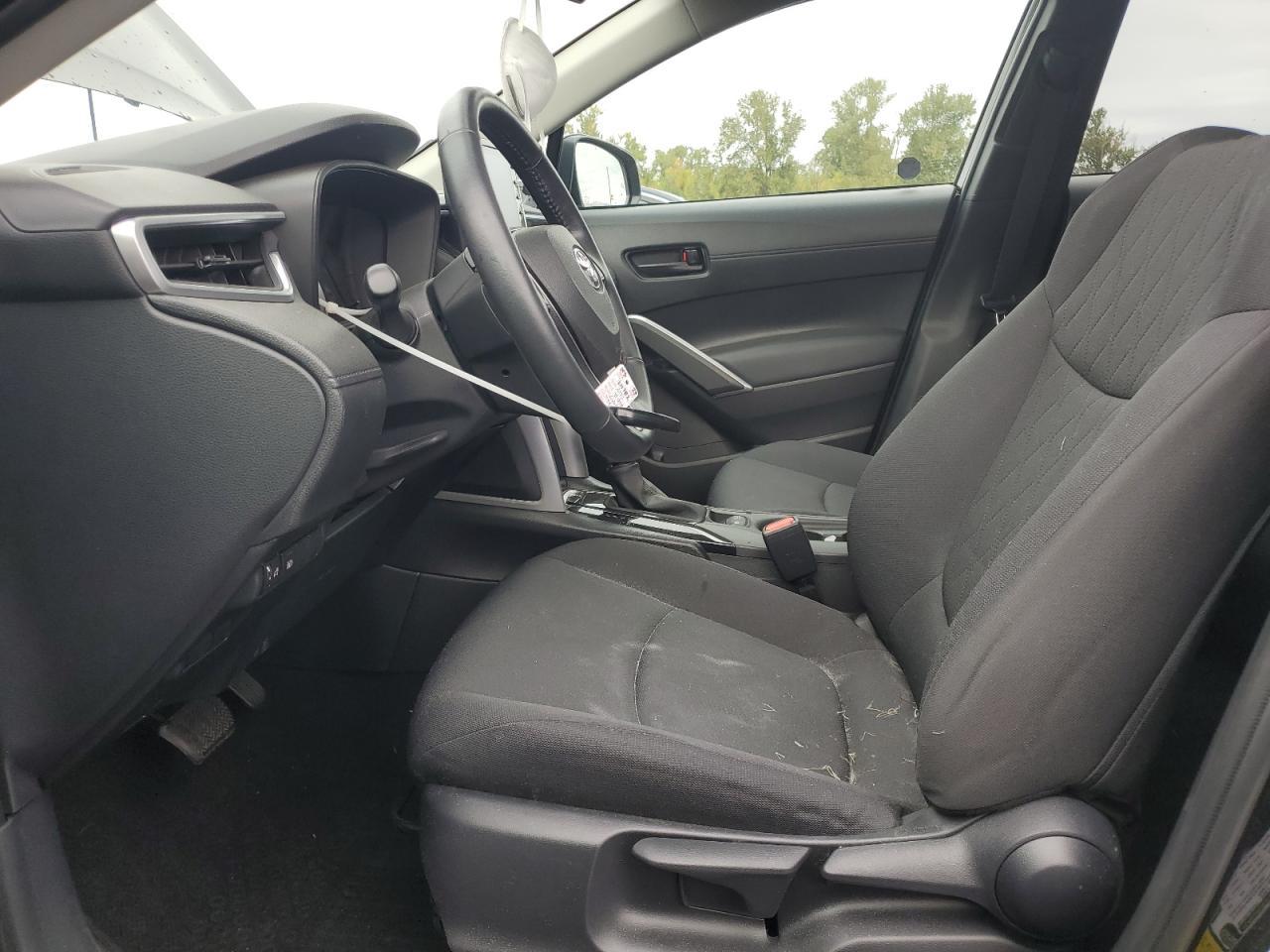 2022 Toyota Corolla Cross Le - Image 7