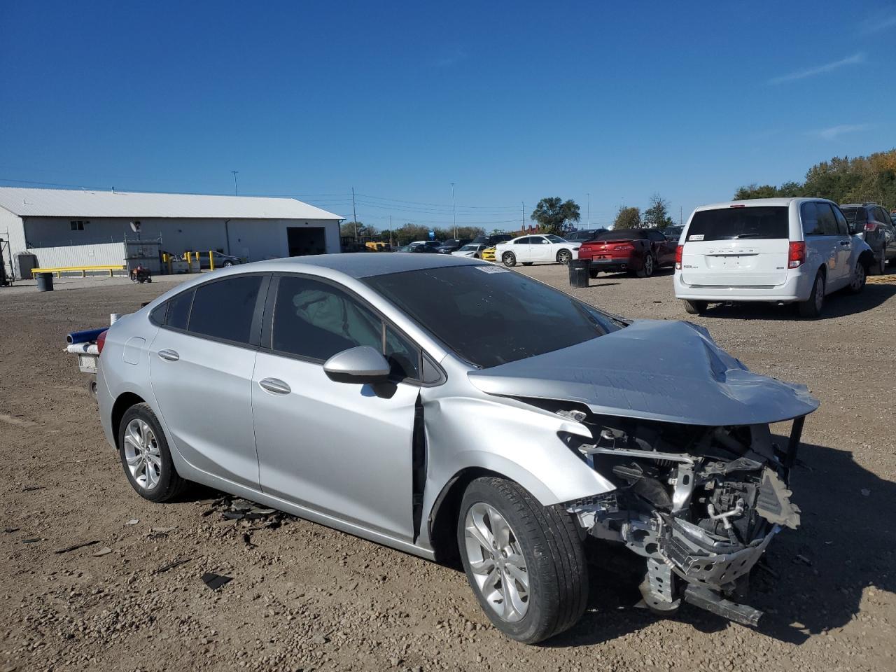 2019 Chevrolet Cruze Ls - Фото 4