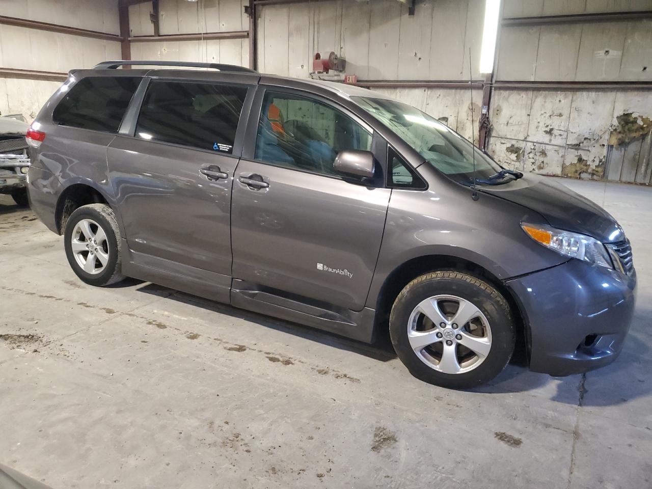 2013 Toyota Sienna Le - Фото 4