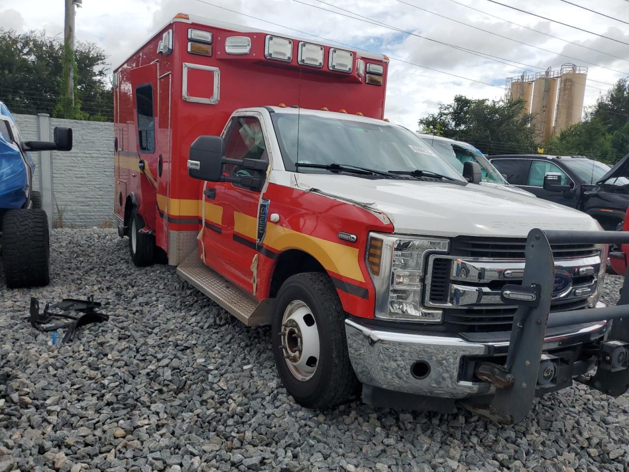 2019 Ford F350 Super Duty - Фото 4