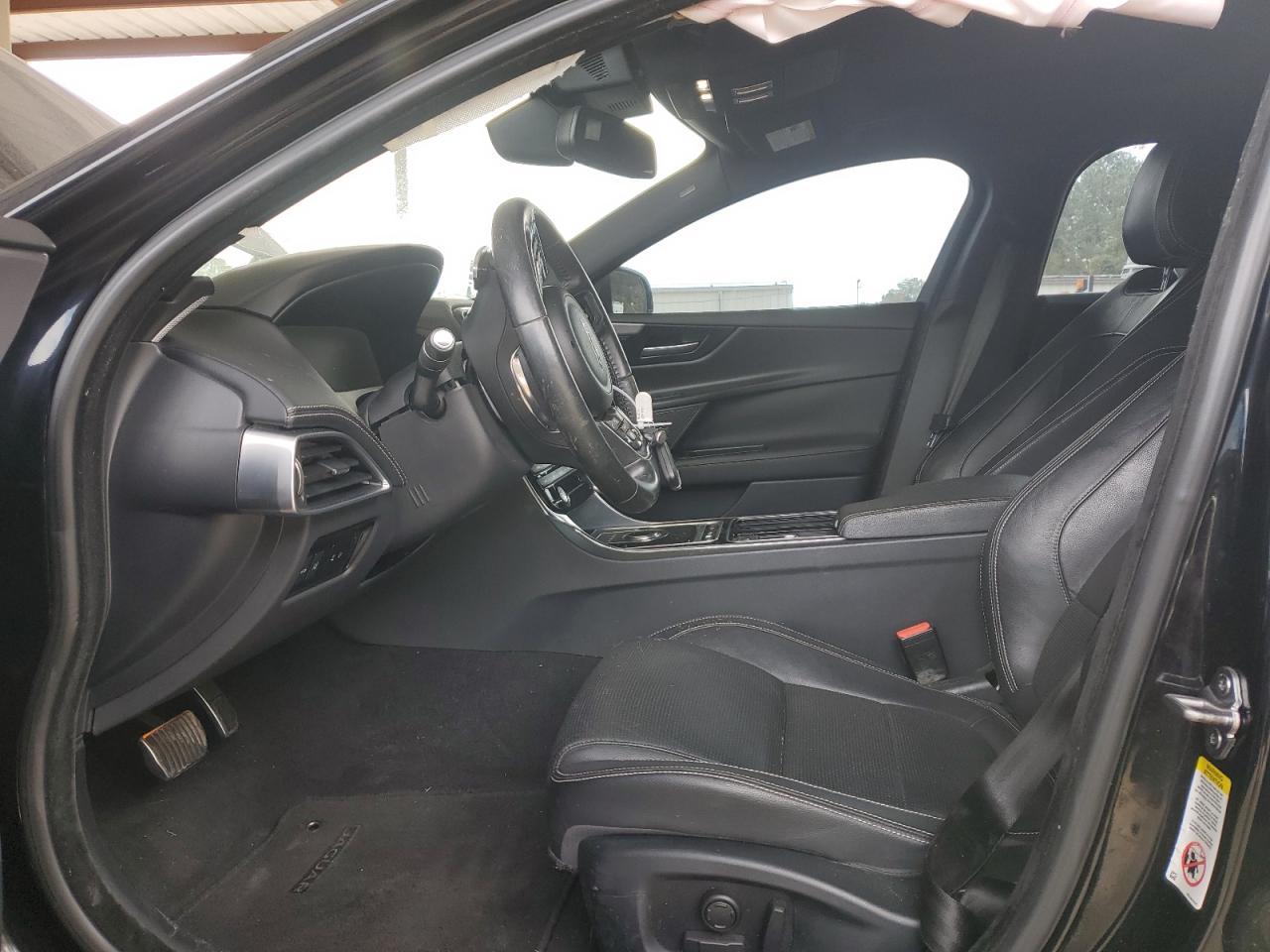 2018 Jaguar Xe R - Sport - Фото 7