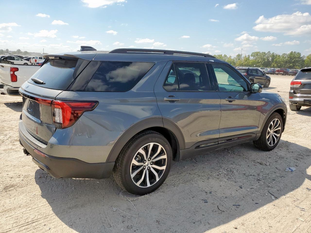 2025 Ford Explorer St-Line - Фото 3