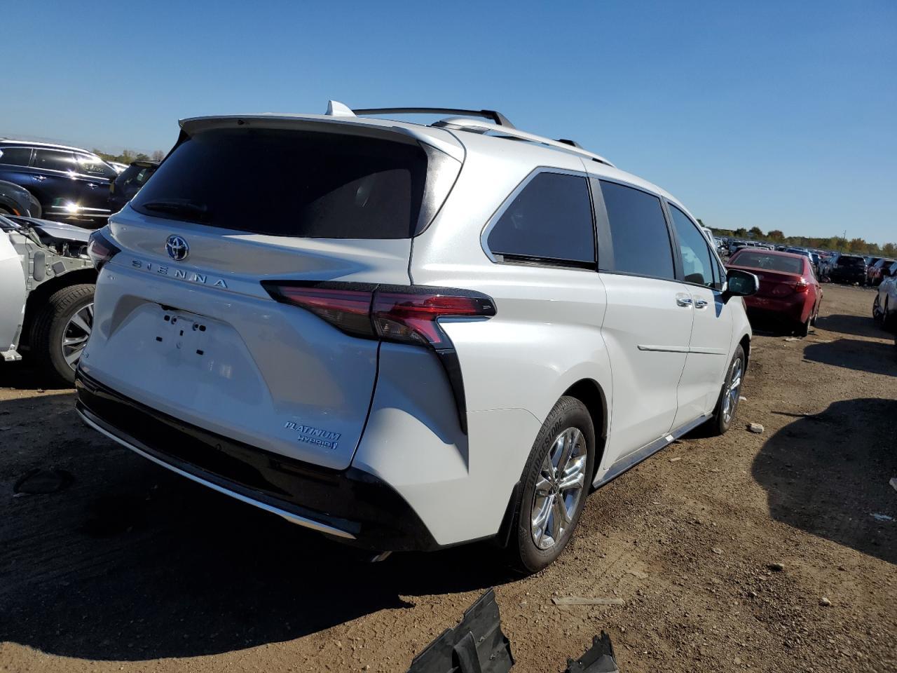 2024 Toyota Sienna Limited - Фото 3