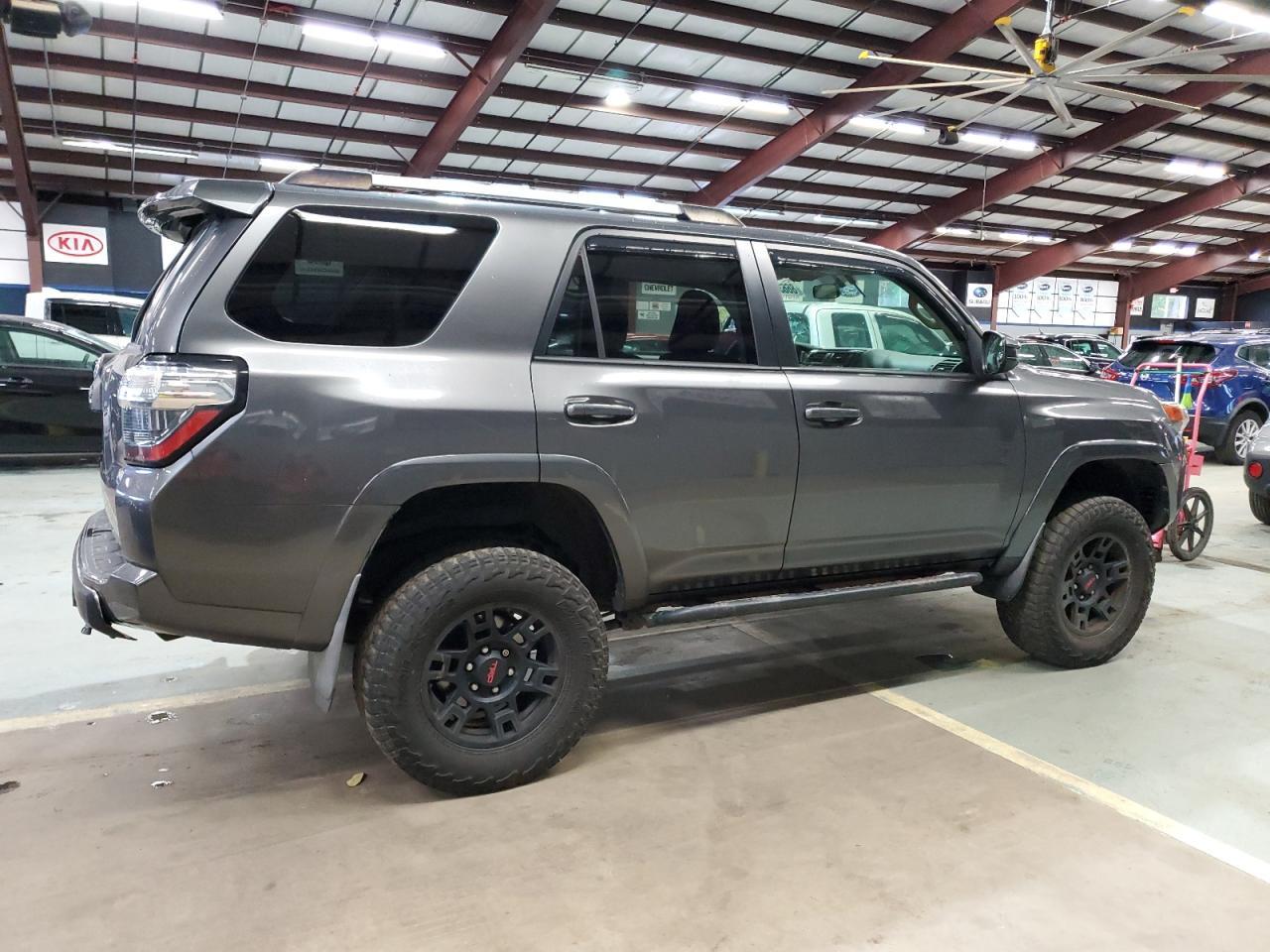 2016 Toyota 4Runner Sr5/Sr5 Premium - Image 3