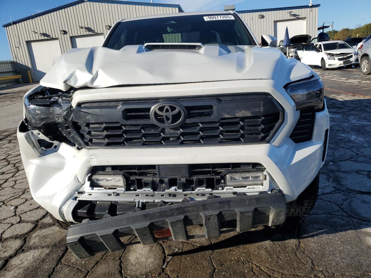 2024 Toyota Tacoma Double Cab - Image 5