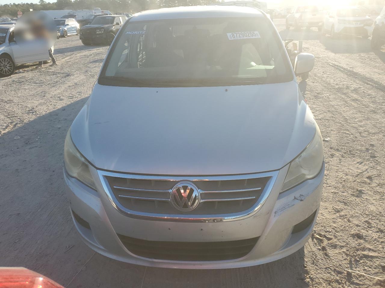 2010 Volkswagen Routan Se - Image 5
