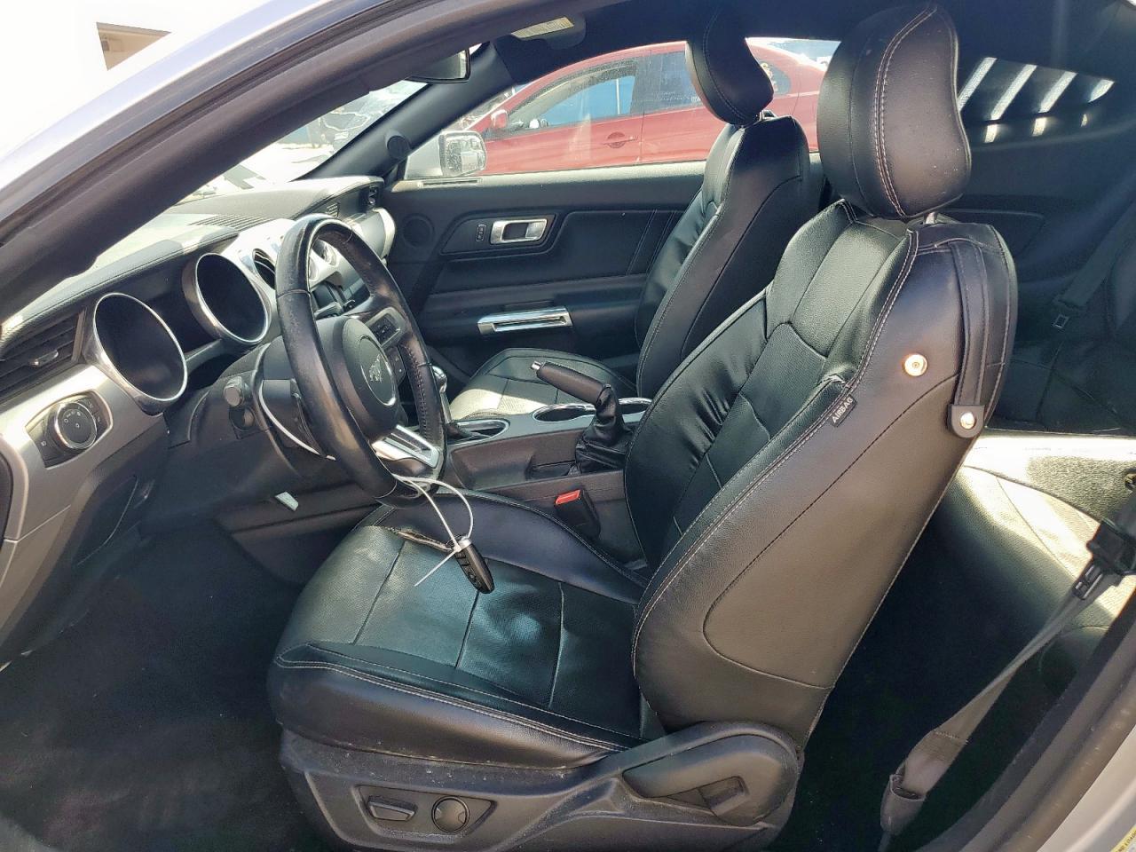 2020 Ford Mustang - Image 7