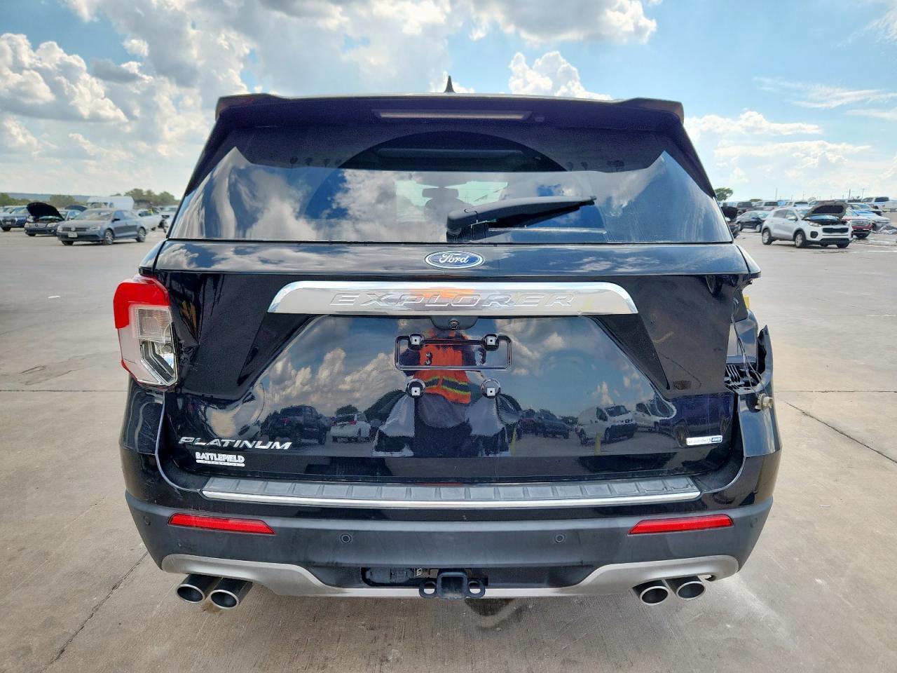 2020 Ford Explorer Platinum - Image 6