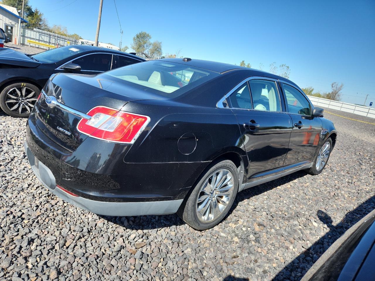 2010 Ford Taurus Limited - Image 3