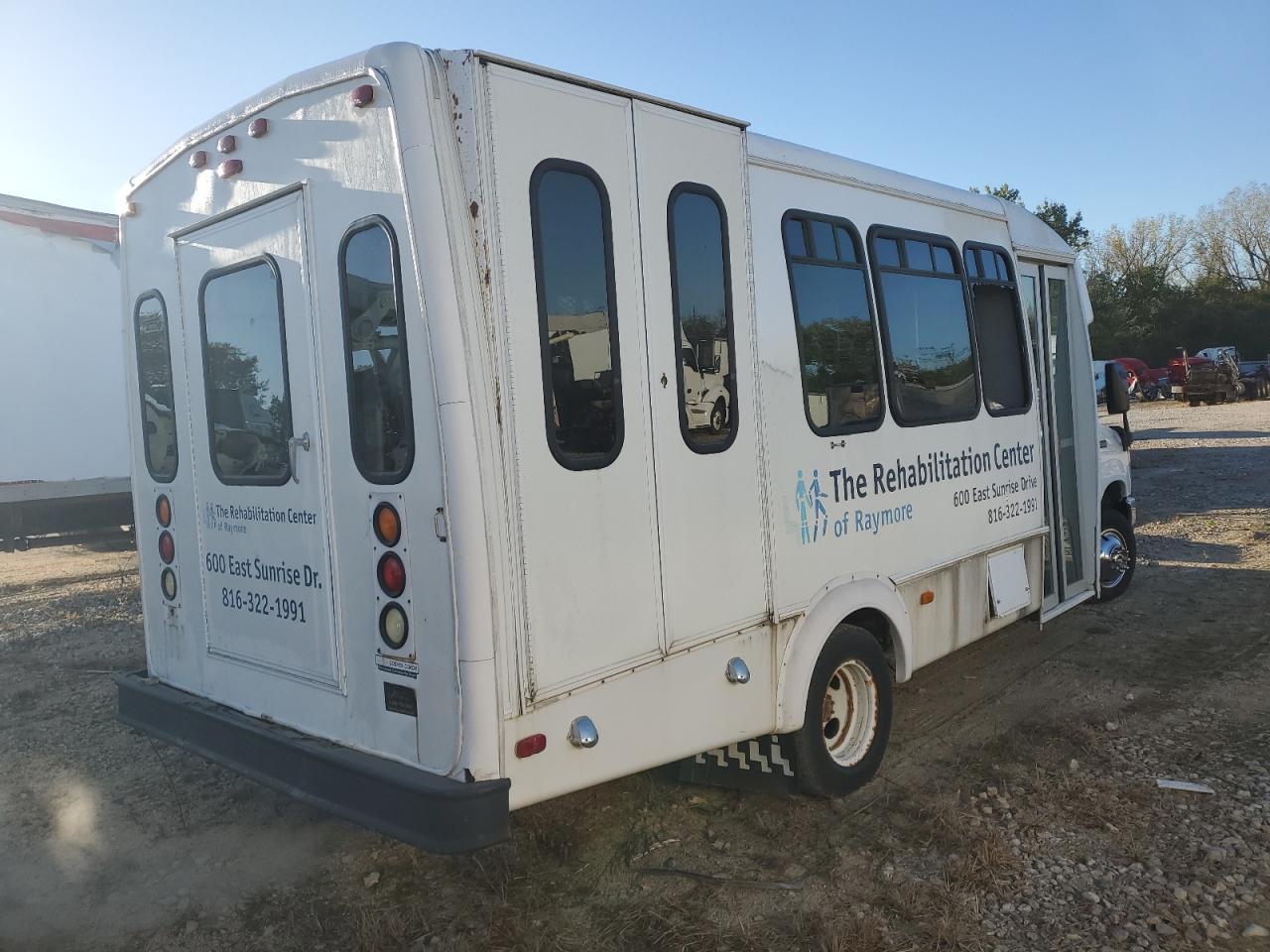2009 Ford E350 Shuttle Bus - Фото 4