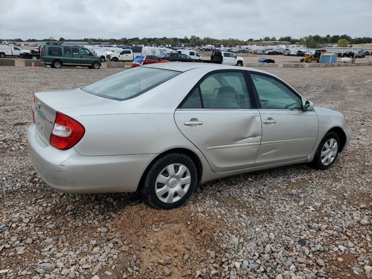 2004 Toyota Camry Le - Фото 3