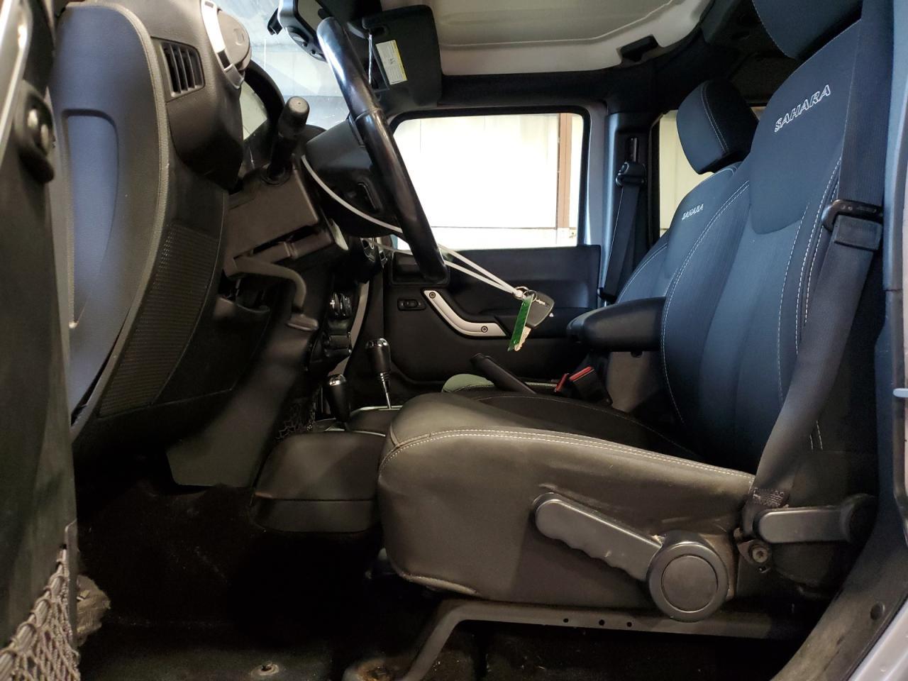 2016 Jeep Wrangler Unlimited Sahara - Image 7