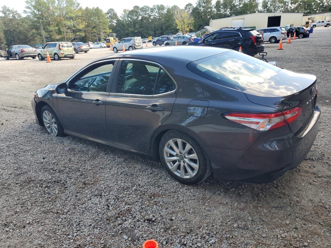 2018 Toyota Camry L - Фото 2