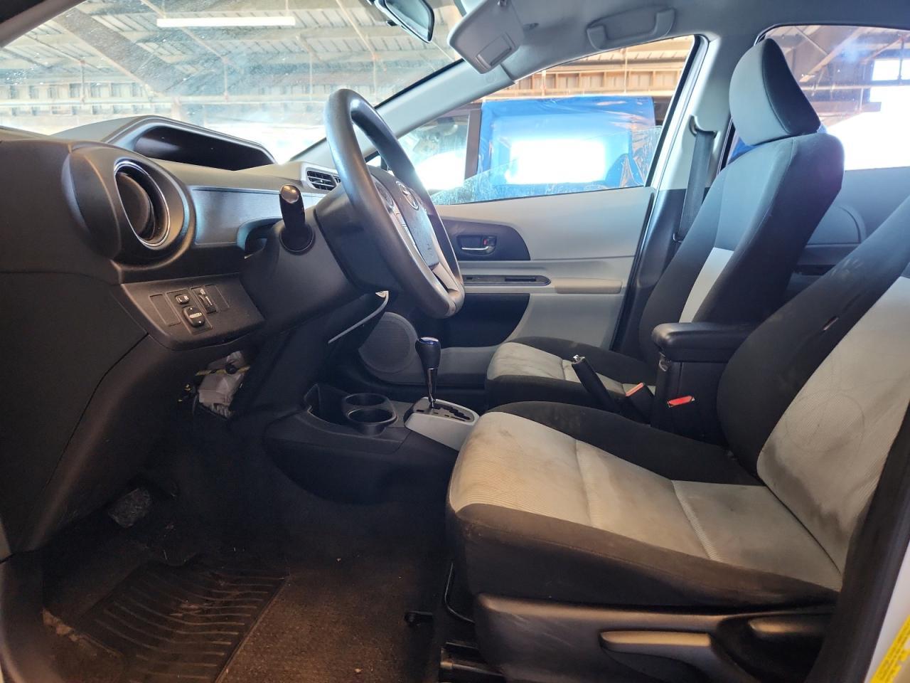 2012 Toyota Prius C - Фото 7