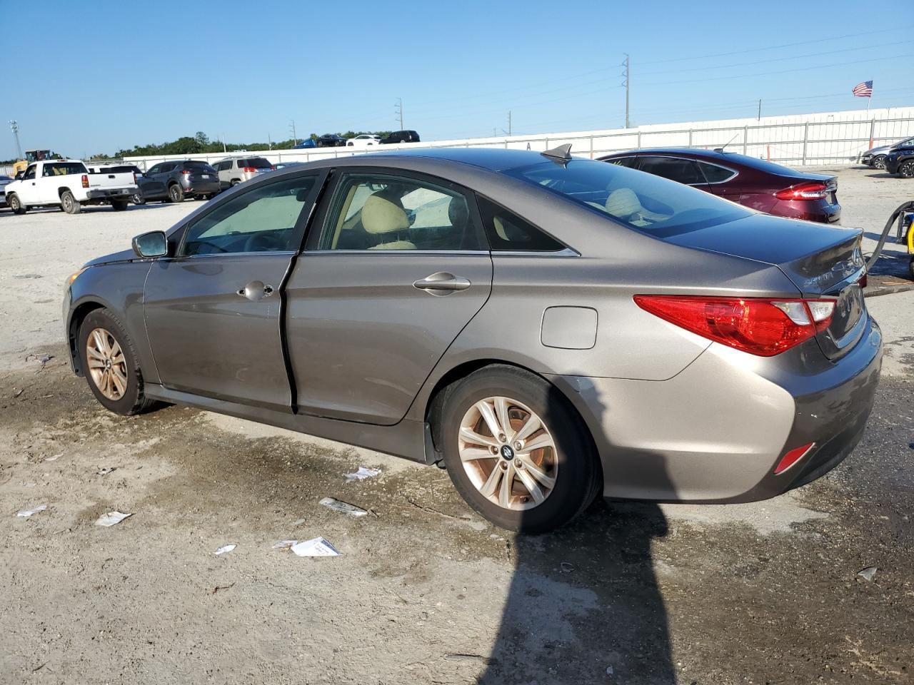 2014 Hyundai Sonata Gls - Image 2