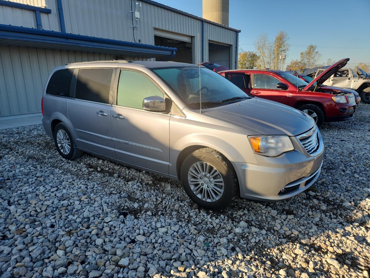 2015 Chrysler Town & Country Touring L - Фото 4