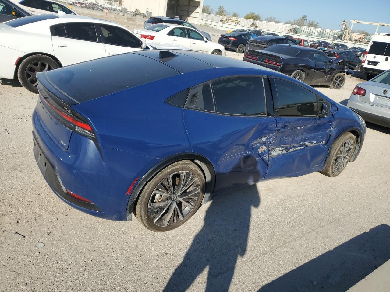 2023 Toyota Prius Le - Фото 3