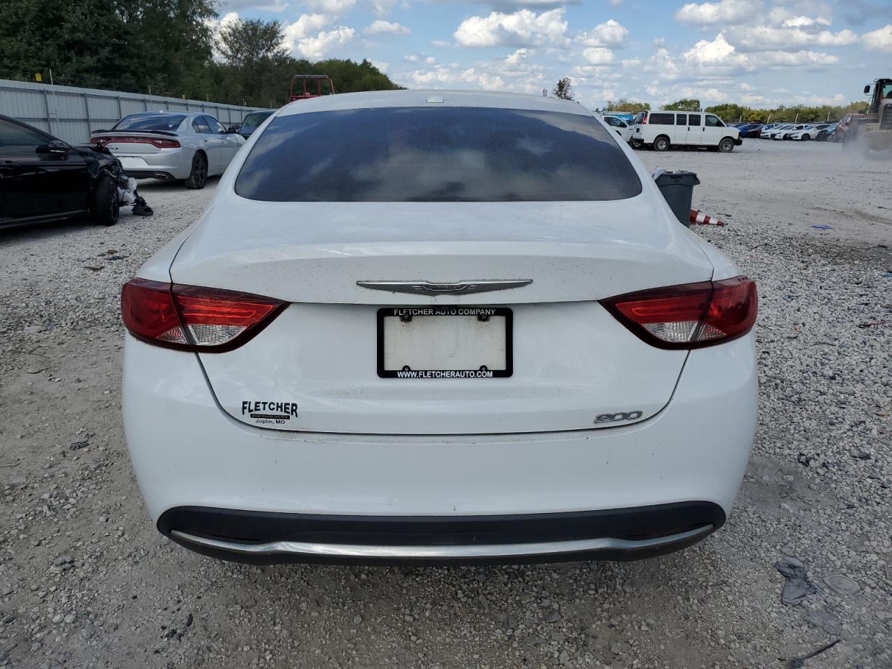 2015 Chrysler 200 Limited - Фото 6