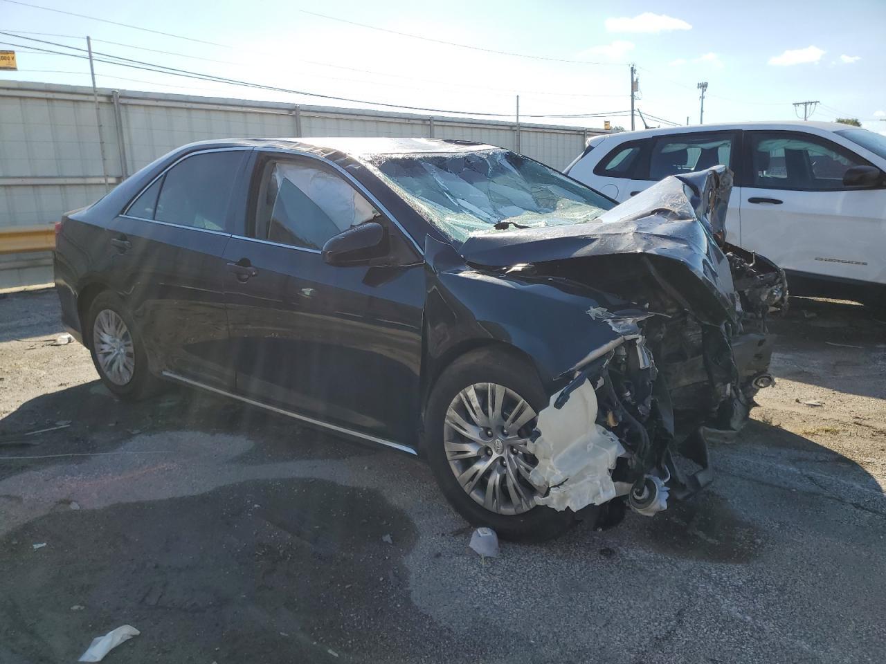 2013 Toyota Camry L - Фото 4