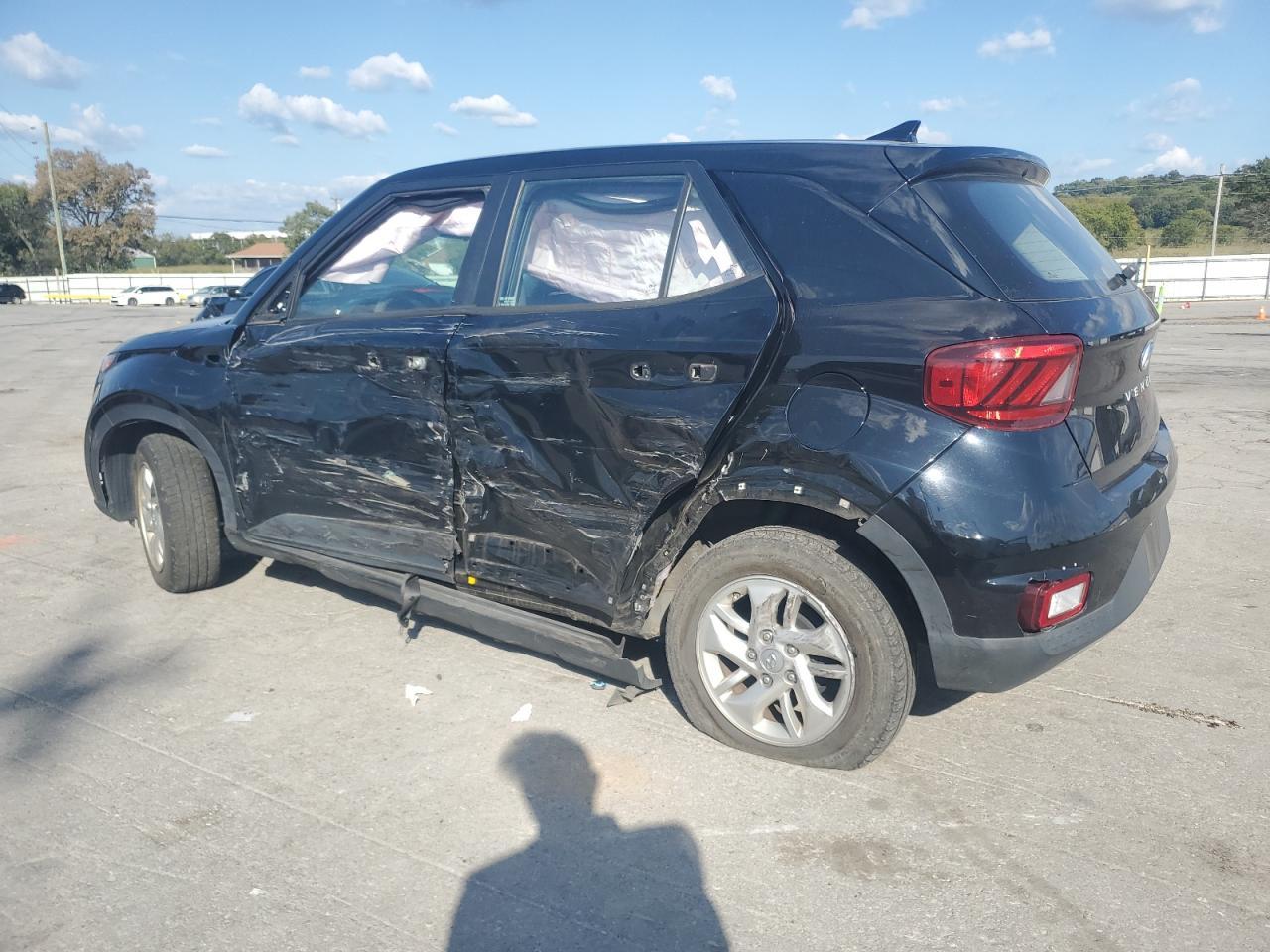 2021 Hyundai Venue Se - Image 2