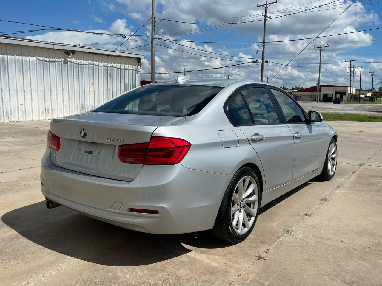 2018 BMW 320 I - Image 4