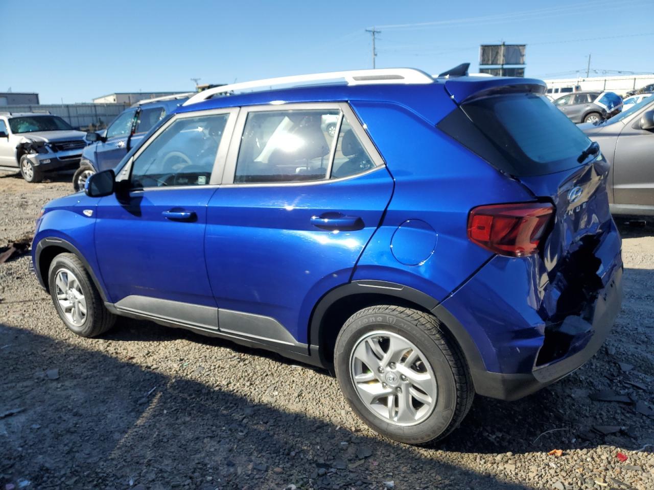 2020 Hyundai Venue Sel - Image 2