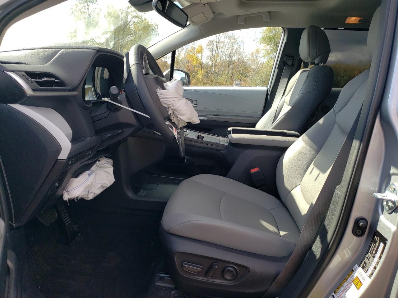 2025 Toyota Sienna Xle - Фото 7