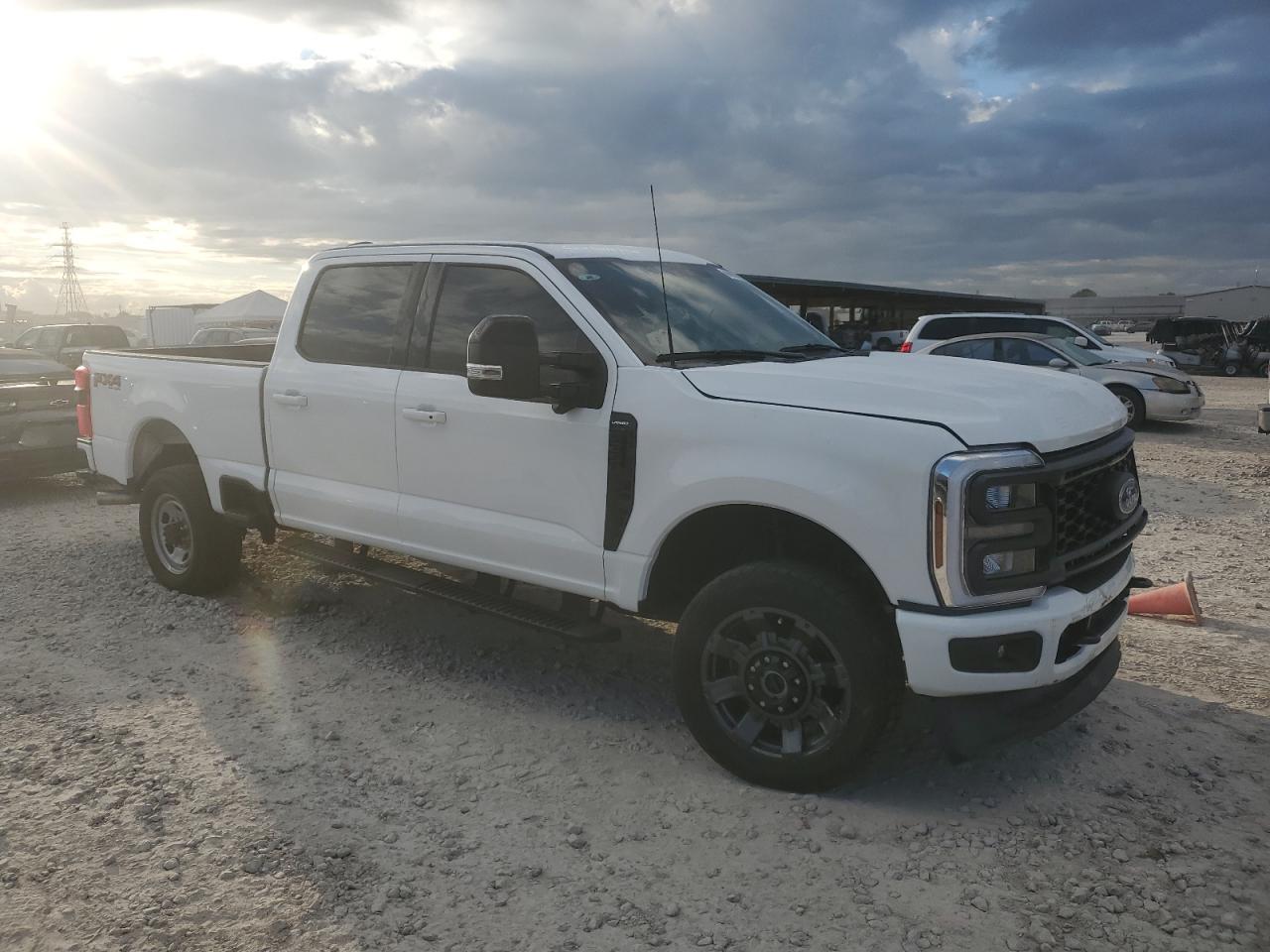 2024 Ford F250 Super Duty - Фото 4