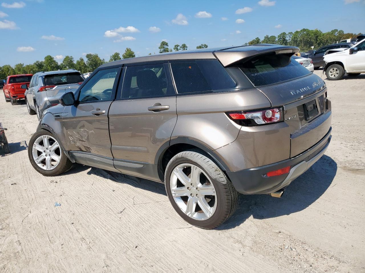 2015 Land Rover Range Rover Evoque Pure Plus - Image 2