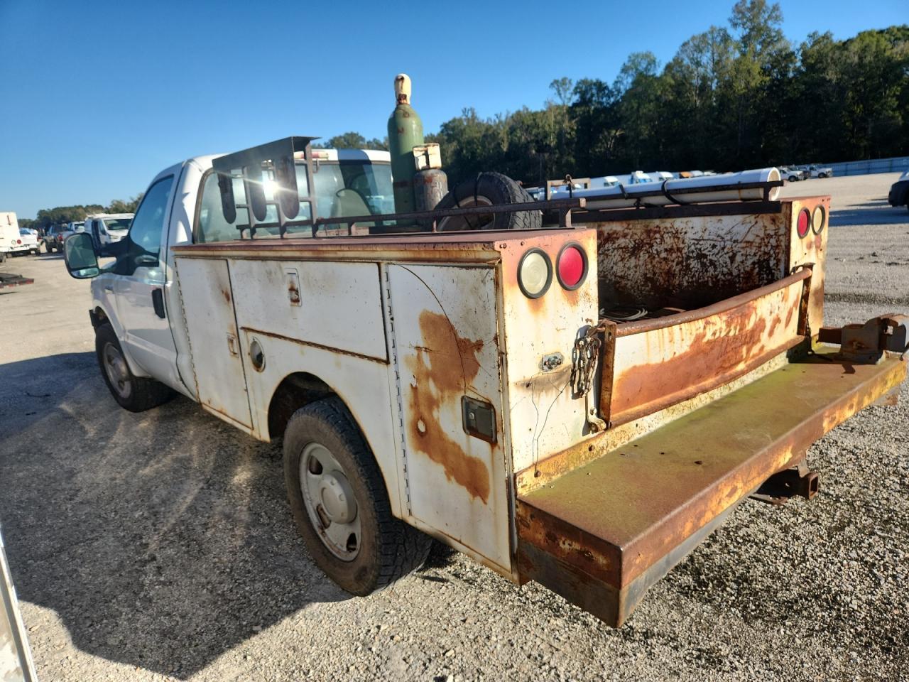 2006 Ford F350 Utility / Service Truck - Image 2