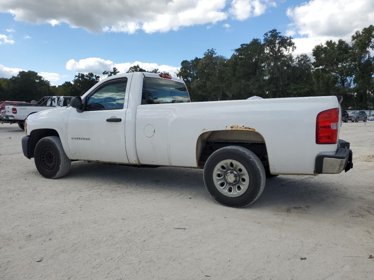 2013 Chevrolet Silverado C1500 - Image 2