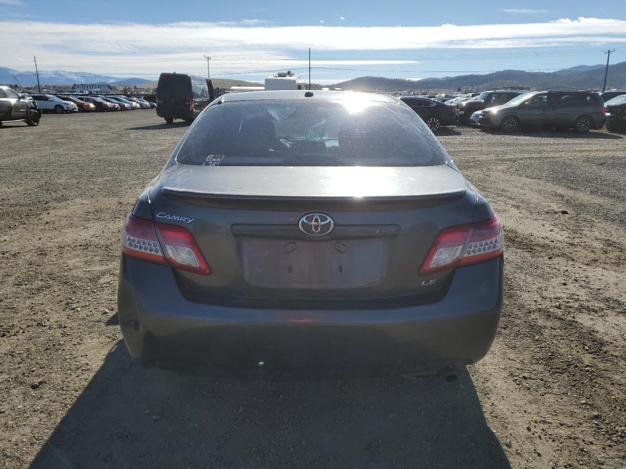 2010 Toyota Camry Le - Фото 6
