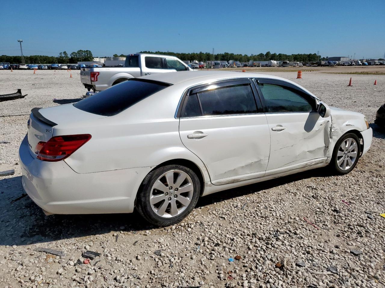 2005 Toyota Avalon Xl - Image 3