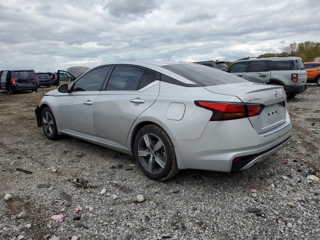 2022 Nissan Altima Sv - Image 2