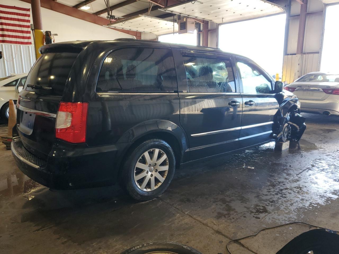 2015 Chrysler Town & Country Touring - Image 3