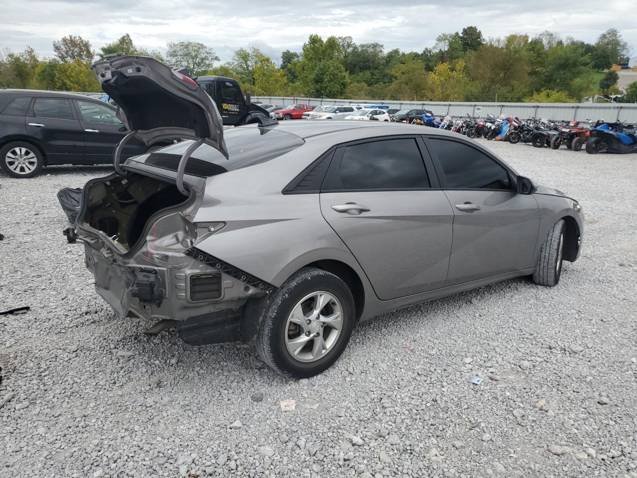 2023 Hyundai Elantra Se - Image 3