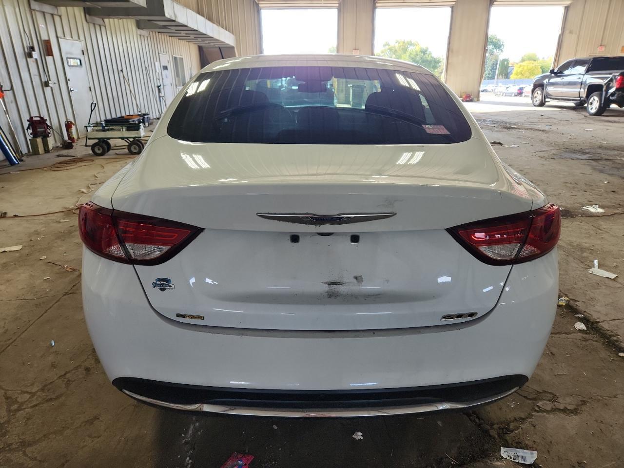 2016 Chrysler 200 Limited - Фото 6