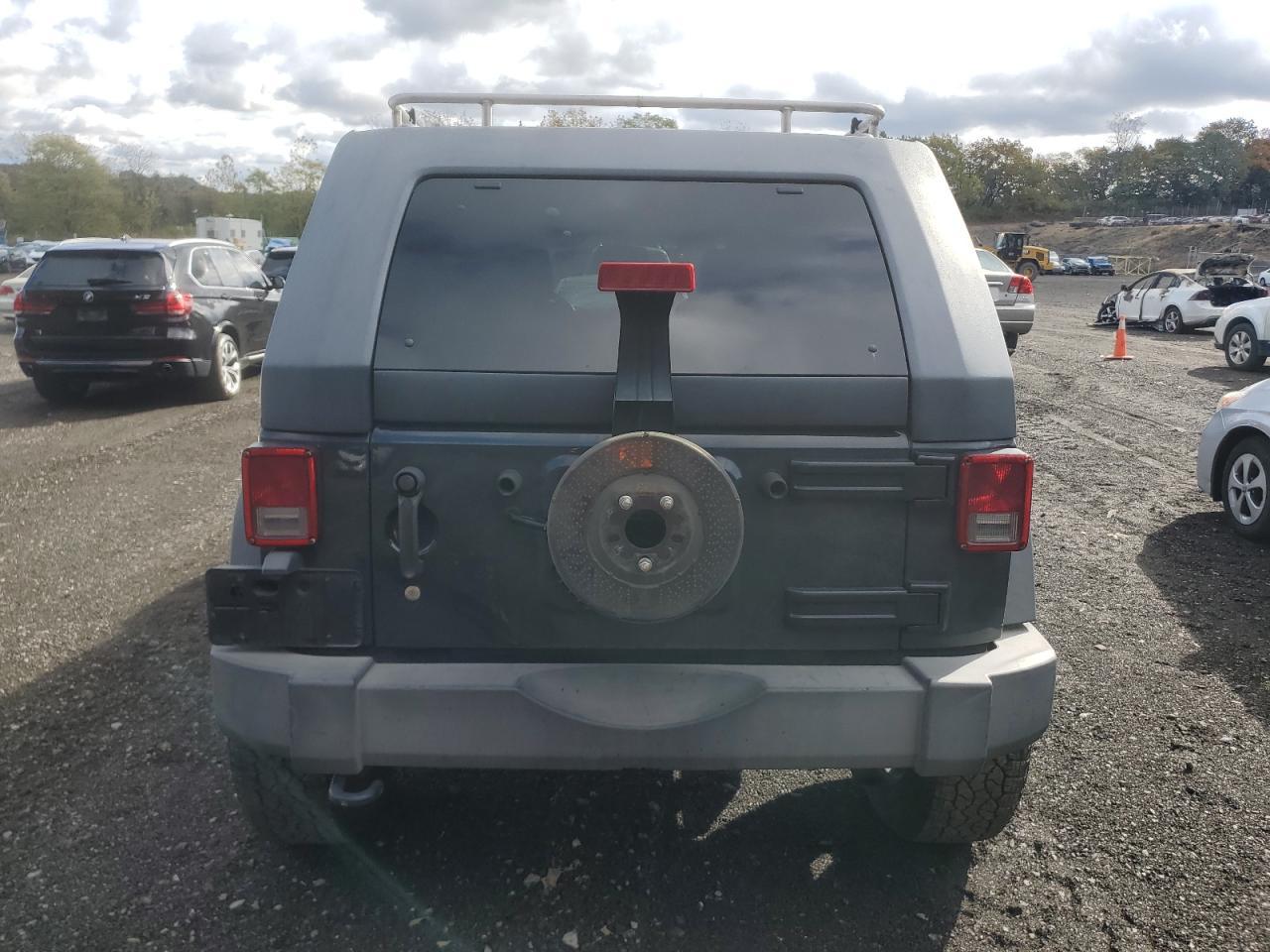 2016 Jeep Wrangler Unlimited Rubicon - Image 6
