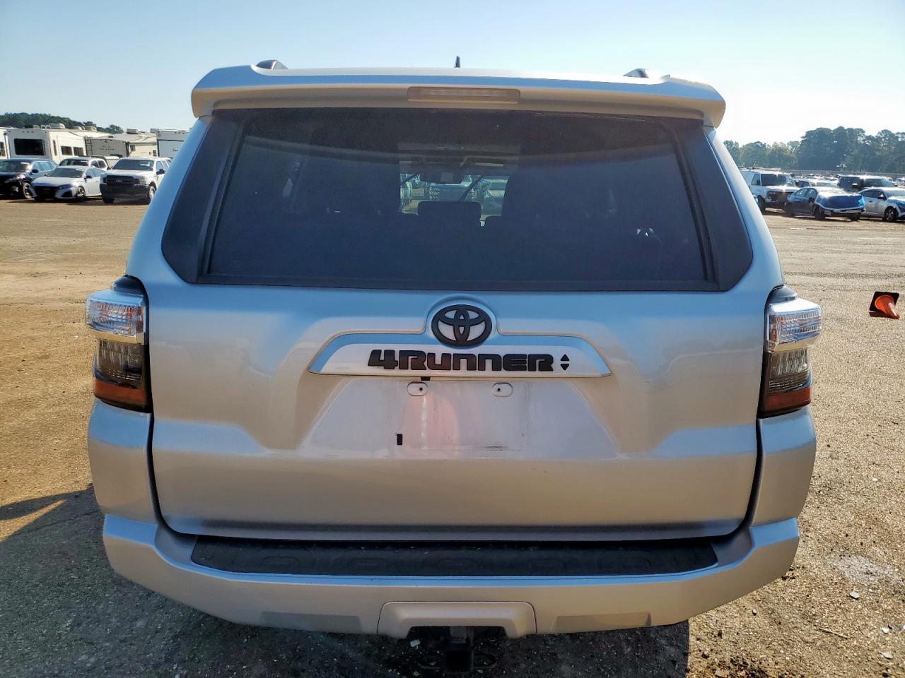 2022 Toyota 4Runner Sr5 - Image 6