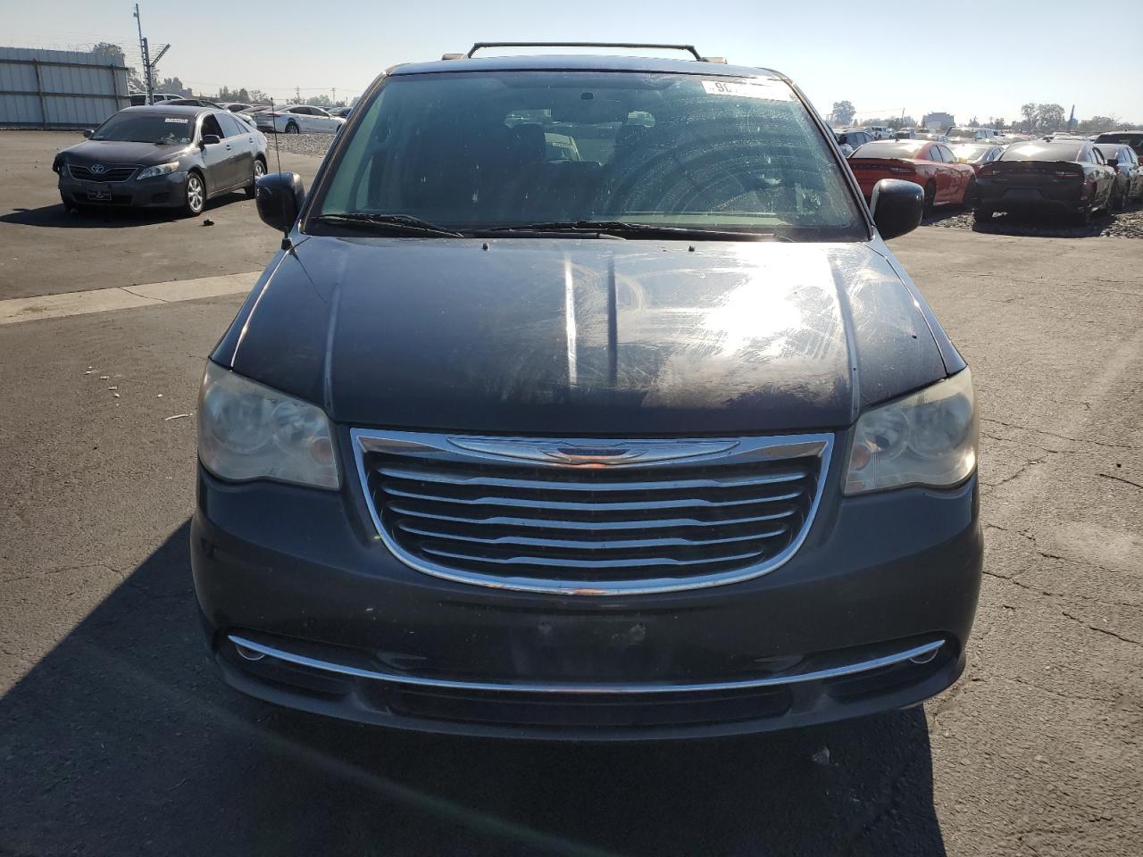 2014 Chrysler Town & Country Touring - Image 5