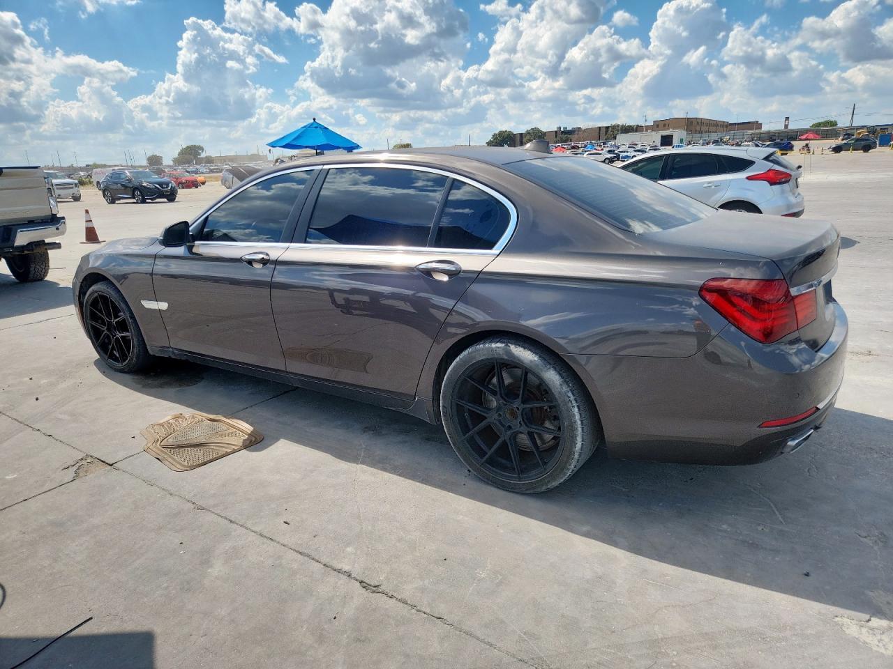 2014 BMW 750 Li - Фото 2