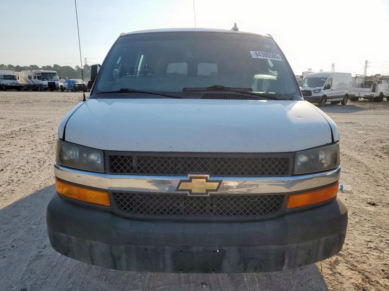 2018 Chevrolet Express 3500 Delivery Van - Фото 5