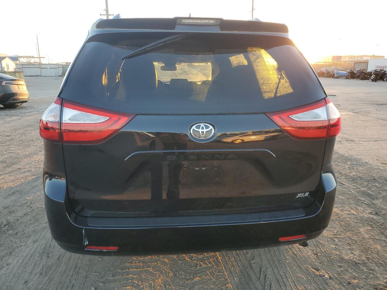 2019 Toyota Sienna Xle - Image 6